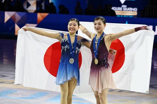 ISU Figure skating, Eiskunstlauf World Championships 2026 at the O2 Arena in Prague, Czech Republic - 27 Mar 2026 Gold medalist Kaori Sakamoto (R) and Silver medailist Mone Chiba both of Japan as seen during the medal ceremony for the Women competition at the ISU Figure Skating World Championships 2026 at the O2 Arena. ISU Figure Skating World Championships 2026 takes place from 24th to 29th of March in Prague, Czech Republic. Prague Czech Republic Copyright: xTomasxTkacikx xSOPAxImagesx 20260327-ISU-women-44