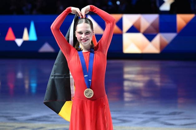 ISU Figure skating, Eiskunstlauf World Championships 2026 at the O2 Arena in Prague, Czech Republic - 27 Mar 2026 Bronze medalist Nina Pinzarrone of Belgium as seen during the medal ceremony for the Women competition at the ISU Figure Skating World Championships 2026 at the O2 Arena. ISU Figure Skating World Championships 2026 takes place from 24th to 29th of March in Prague, Czech Republic. Prague Czech Republic Copyright: xTomasxTkacikx xSOPAxImagesx 20260327-ISU-women-48
