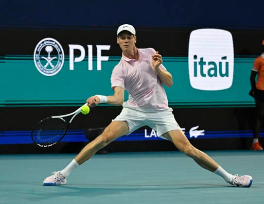 MIAMI GARDENS, FL - MARCH 27: Jannik Sinner of Italy returns a shot to Alexander Zverev of Germany during the men™s semifinal match of the Miami Open on March 27, 2026, at Hard Rock Stadium in Miami Gardens, Florida. (Photo by Michele Eve Sandberg Icon Sportswire) TENNIS: MAR 27 Miami Open EDITORIAL USE ONLY Icon2603270741