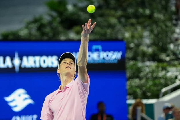 MIAMI GARDENS, FL - MARCH 27: Jannik Sinner (ITA) in action during a men™s semi-final singles match against Alexander Zverev (GER) at the Miami Open on March 27, 2026, at Hard Rock Stadium in Miami Gardens, Florida,(Photo by Chris Arjoon Icon Sportswire) TENNIS: MAR 27 Miami Open EDITORIAL USE ONLY Icon2603270010113