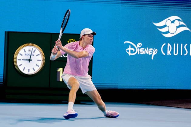 MIAMI GARDENS, FL - MARCH 27: Jannik Sinner (ITA) in action during a men™s semi-final singles match against Alexander Zverev (GER) at the Miami Open on March 27, 2026, at Hard Rock Stadium in Miami Gardens, Florida,(Photo by Chris Arjoon Icon Sportswire) TENNIS: MAR 27 Miami Open EDITORIAL USE ONLY Icon2603270010128