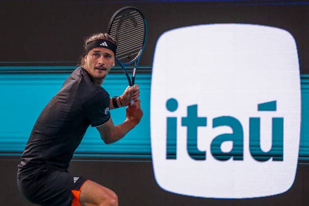 MIAMI GARDENS, FL - MARCH 27: Alexander Zverev (GER) in action during a men™s semi-final singles match against Jannik Sinner (ITA) at the Miami Open on March 27, 2026, at Hard Rock Stadium in Miami Gardens, Florida,(Photo by Chris Arjoon Icon Sportswire) TENNIS: MAR 27 Miami Open EDITORIAL USE ONLY Icon2603270010140