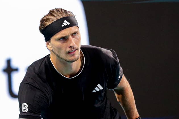 MIAMI GARDENS, FL - MARCH 27: Alexander Zverev (GER) in action during a men™s semi-final singles match against Jannik Sinner (ITA) at the Miami Open on March 27, 2026, at Hard Rock Stadium in Miami Gardens, Florida,(Photo by Chris Arjoon Icon Sportswire) TENNIS: MAR 27 Miami Open EDITORIAL USE ONLY Icon2603270010148
