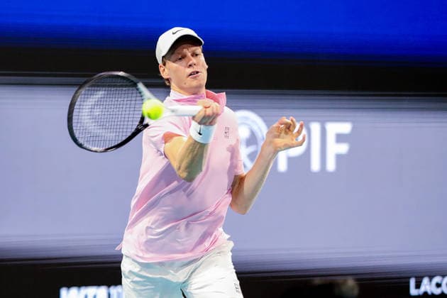 MIAMI GARDENS, FL - MARCH 27: Jannik Sinner (ITA) in action during a men™s semi-final singles match against Alexander Zverev (GER) at the Miami Open on March 27, 2026, at Hard Rock Stadium in Miami Gardens, Florida,(Photo by Chris Arjoon Icon Sportswire) TENNIS: MAR 27 Miami Open EDITORIAL USE ONLY Icon2603270010149