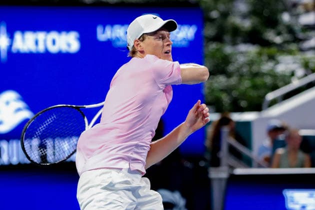 MIAMI GARDENS, FL - MARCH 27: Jannik Sinner (ITA) in action during a men™s semi-final singles match against Alexander Zverev (GER) at the Miami Open on March 27, 2026, at Hard Rock Stadium in Miami Gardens, Florida,(Photo by Chris Arjoon Icon Sportswire) TENNIS: MAR 27 Miami Open EDITORIAL USE ONLY Icon2603270010152