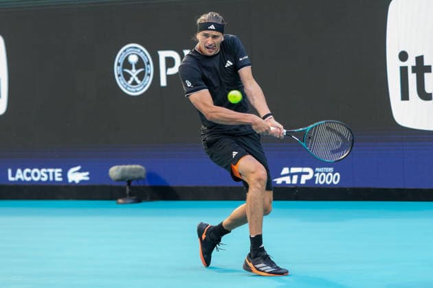 MIAMI GARDENS, FL - MARCH 27: Alexander Zverev (GER) in action during a men™s semi-final singles match against Jannik Sinner (ITA) at the Miami Open on March 27, 2026, at Hard Rock Stadium in Miami Gardens, Florida,(Photo by Chris Arjoon Icon Sportswire) TENNIS: MAR 27 Miami Open EDITORIAL USE ONLY Icon2603270010102