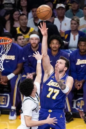 March 27, 2026, Los Angeles, California, United States: Los Angeles Lakers™ Luka Don?i? (77) shoots against Brooklyn Nets™ Nolan Traore (88) during an NBA, Basketball Herren, USA basketball game at Crypto.com Arena on Friday, March 27, 2026 in Los Angeles. NBA 2026: Lakers 116:99 Nets - 27 Mar 2026  - ZUMAs197 20260327_aaa_s197_557 Copyright: xRingoxChiux