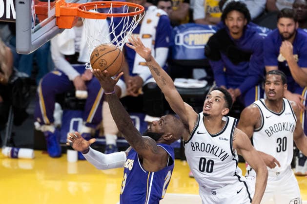 March 27, 2026, Los Angeles, California, United States: Los Angeles Lakers™ LeBron James (23) goes to the basket under pressure from Brooklyn Nets™ Josh Minott (00) during an NBA, Basketball Herren, USA basketball game at Crypto.com Arena on Friday, March 27, 2026 in Los Angeles. NBA 2026: Lakers 116:99 Nets - 27 Mar 2026  - ZUMAs197 20260327_aaa_s197_565 Copyright: xRingoxChiux