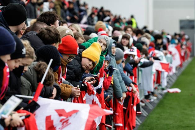 SOCCER - AUT vs KOR, test match VIENNA,AUSTRIA,28.MAR.26 - SOCCER - OEFB international test match, Austria vs South Korea, preview, training Team AUT. Image shows fans of AUT.  GEPAxpictures xArminxRauthner