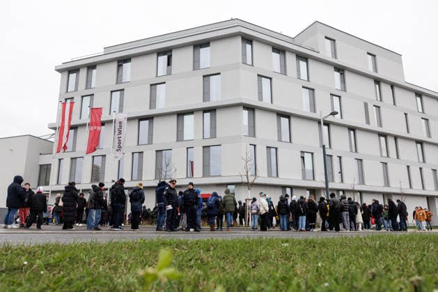 SOCCER - AUT vs KOR, test match VIENNA,AUSTRIA,28.MAR.26 - SOCCER - OEFB international test match, Austria vs South Korea, preview, training Team AUT. Image shows fans in front of the OEFB Campus.  GEPAxpictures xArminxRauthner