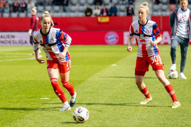Giulia Gwinn 7 FC Bayern Muenchen , Carolin Simon 30 FC Bayern Muenchen , during warmup, FC Bayern Frauen Muenchen 1 FC Nuernberg, Google Pixel Frauenbundesliga, 22 Spieltag, 28 03 26 DFB regulations prohibit any use of photographs as image sequences and or quasi video kolbert press Muenchen Bayern Germany Copyright: xkolbert-press UlrichxGamelx