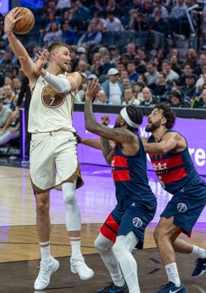 (260328) -- SAN FRANCISCO, March 28, 2026 -- Kristaps Porzingis (L) of Golden State Warriors competes during the 2025-2026 NBA, Basketball Herren, USA regular season basketball game between Washington Wizards and Golden State Warriors in San Francisco, the United States, March 27, 2026. (Photo by Arthur Dong Xinhua) (SP)U.S.-SAN FRANCISCO-BASKETBALL-NBA-WIZARDS VS WARRIORS WuxXiaoling 