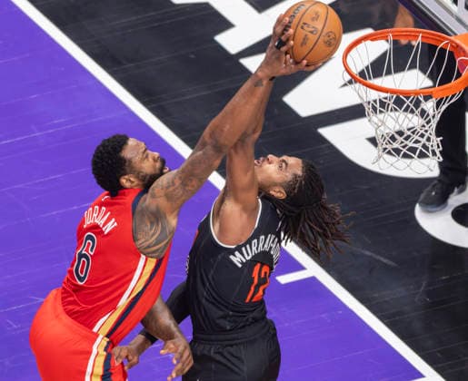 (260328) -- TORONTO, March 28, 2026 -- Collin Murray-Boyles (R) of Toronto Raptors blocks DeAndre Jordan of New Orleans Pelicans during the 2025-2026 NBA, Basketball Herren, USA regular season game between Toronto Raptors and New Orleans Pelicans in Toronto, Canada, on March 27, 2026. (Photo by Xinhua) (SP) CANADA-TORONTO-BASKETBALL-NBA-PELICANS VS RAPTORS ZouxZheng 