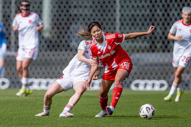 Fight for the ball duel between Lara Meroni 1 FC Nuernberg, 11 and Momoko Tanikawa FC Bayern Muenchen Frauen, 18 GER, FC Bayern Muenchen Frauen vs 1 FC Nuernberg, Soccer, Google Pixel Women Bundesliga, 22 Matchday, Season 2025 2026, 28 03 2026 DFL DFB REGULATIONS PROHIBIT ANY USE OF PHOTOGRAPHS as IMAGE SEQUENCES and or QUASI VIDEO GER, FC Bayern Muenchen Frauen vs 1 FC Nuernberg, Football, Google Pixel Frauen Bundesliga, 22 Spieltag, Saison 2025 2026, 28 03 2026 Muenchen Copyright: xEibner-Pressefoto HeikexFeinerx EP_HFR