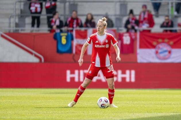 Carolin Simon 30 FC Bayern Muenchen , FC Bayern Frauen Muenchen 1 FC Nuernberg, Google Pixel Frauenbundesliga, 22 Spieltag, 28 03 26 DFB regulations prohibit any use of photographs as image sequences and or quasi video kolbert press Muenchen Bayern Germany Copyright: xkolbert-press UlrichxGamelx