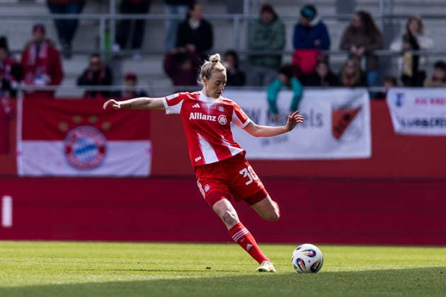 Google Pixel Frauen Bundesliga, FC Bayern München 1 FC Nürnberg 28 03 2026 Carolin Simon FC Bayern München, 30 am Ball Google Pixel Frauen Bundesliga, FC Bayern München 1 FC Nürnberg, München, FC Bayern Campus am 28 03 2026 DFB REGULATIONS PROHIBIT ANY USE OF PHOTOGRAPHS AS IMAGE SEQUENCES AND OR QUASI VIDEO Copyright: xBEAUTIFULxSPORTS Wunderlx