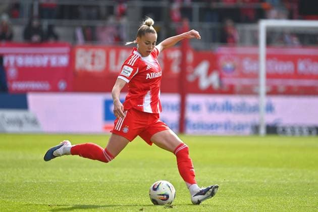 Giulia GWINN FCB , action,single action,single image,cropped image,full body shot,whole figure Soccer Google Pixel Womens Bundesliga Season 2025 2026, 22 Matchday, Matchday22 FC Bayern Muenchen Women 1 FC Nuernberg on 28 03 2026 FC BAYERN CAMPUS