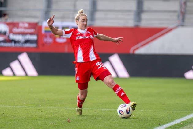 Carolin Simon 30 FC Bayern Muenchen , FC Bayern Frauen Muenchen 1 FC Nuernberg, Google Pixel Frauenbundesliga, 22 Spieltag, 28 03 26 DFB regulations prohibit any use of photographs as image sequences and or quasi video kolbert press Muenchen Bayern Germany Copyright: xkolbert-press UlrichxGamelx