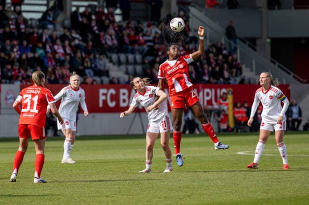 Fight for the ball duel header duel between Lara Meroni 1 FC Nuernberg, 11 and Edna Imade FC Bayern Muenchen Frauen, 29 GER, FC Bayern Muenchen Frauen vs 1 FC Nuernberg, Fußball, Google Pixel Frauen Bundesliga, 22 Spieltag, Saison 2025 2026, 28 03 2026 DFL DFB REGULATIONS PROHIBIT ANY USE OF PHOTOGRAPHS as IMAGE SEQUENCES and or QUASI VIDEO GER, FC Bayern Muenchen Frauen vs 1 FC Nuernberg, Football, Google Pixel Frauen Bundesliga, 22 Spieltag, Saison 2025 2026, 28 03 2026 Muenchen Copyright: xEibner-Pressefoto HeikexFeinerx EP_HFR