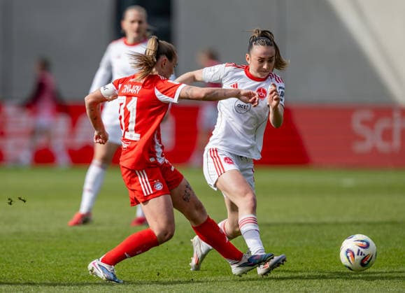 Fight for the ball duel between Georgia Stanway FC Bayern Muenchen Frauen, 31 and Lara Meroni 1 FC Nuernberg, 11 GER, FC Bayern Muenchen Frauen vs 1 FC Nuernberg, Soccer, Google Pixel Frauen Bundesliga, 22 Matchday, Season 2025 2026, 28 03 2026 DFL DFB REGULATIONS PROHIBIT ANY USE OF PHOTOGRAPHS as IMAGE SEQUENCES and or QUASI VIDEO GER, FC Bayern Muenchen Frauen vs 1 FC Nuernberg, Football, Google Pixel Frauen Bundesliga, 22 Spieltag, Saison 2025 2026, 28 03 2026 Muenchen Copyright: xEibner-Pressefoto HeikexFeinerx EP_HFR