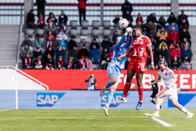 Google Pixel Frauen Bundesliga, FC Bayern München 1 FC Nürnberg 28 03 2026 Header Edna Imade FC Bayern München, 29 , Lourdes Carmen Romero Grzondziel 1 FC Nürnberg, 25 tries to block Google Pixel Frauen Bundesliga, FC Bayern München 1 FC Nürnberg, München, FC Bayern Campus am 28 03 2026 DFB REGULATIONS PROHIBIT ANY USE OF PHOTOGRAPHS AS IMAGE SEQUENCES AND OR QUASI VIDEO Copyright: xBEAUTIFULxSPORTS Wunderlx
