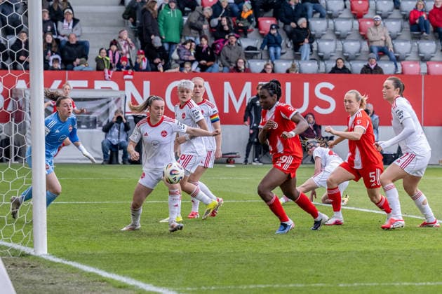 Edna Imade FC Bayern Muenchen Frauen, 29 on her goal for 1 0 against Lourdes Romero Goalkeeper, 1 FC Nuernberg, 25 and her front men GER, FC Bayern Muenchen Frauen vs 1 FC Nuernberg, Football, Google Pixel Frauen Bundesliga, 22 Matchday, Season 2025 2026, 28 03 2026 DFL DFB REGULATIONS PROHIBIT ANY USE OF PHOTOGRAPHS as IMAGE SEQUENCES and or QUASI VIDEO GER, FC Bayern Muenchen Frauen vs 1 FC Nuernberg, Football, Google Pixel Frauen Bundesliga, 22 Spieltag, Saison 2025 2026, 28 03 2026 Muenchen Copyright: xEibner-Pressefoto HeikexFeinerx EP_HFR
