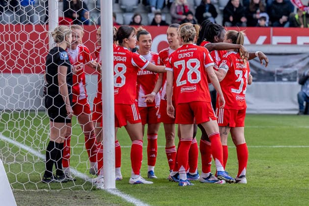 The Munich women celebrate with Edna Imade FC Bayern Muenchen Frauen, 29 their goal for 1 0 GER, FC Bayern Muenchen Frauen vs 1 FC Nuernberg, Football, Google Pixel Womens Bundesliga, 22 Matchday, Season 2025 2026, 28 03 2026 DFL DFB REGULATIONS PROHIBIT ANY USE OF PHOTOGRAPHS as IMAGE SEQUENCES and or QUASI VIDEO GER, FC Bayern Muenchen Frauen vs 1 FC Nuernberg, Football, Google Pixel Frauen Bundesliga, 22 Spieltag, Saison 2025 2026, 28 03 2026 Muenchen Copyright: xEibner-Pressefoto HeikexFeinerx EP_HFR