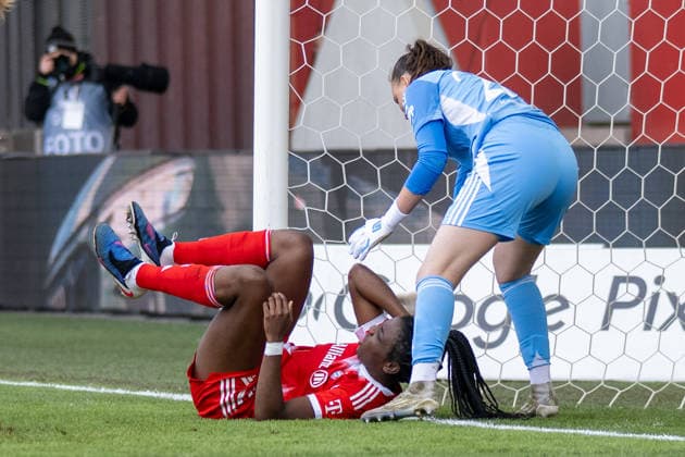 Edna Imade 29 FC Bayern Muenchen shoots the 1 0 Lies in goal, holds her head, Lourdes Romero 25 1 FC Nuernberg stands next to it, FC Bayern Frauen Muenchen 1 FC Nuernberg, Google Pixel Frauenbundesliga, 22 Spieltag, 28 03 26 DFB regulations prohibit any use of photographs as image sequences and or quasi video kolbert press Muenchen Bayern Germany Copyright: xkolbert-press UlrichxGamelx