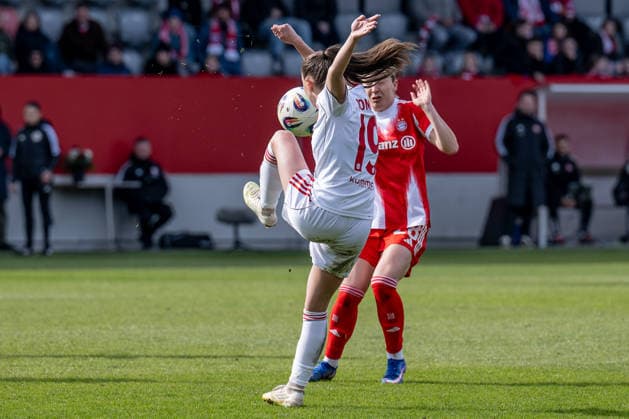 Fight for the ball duel between Sanja Homann 1 FC Nuernberg, 19 and Barbara Dunst FC Bayern Muenchen Frauen, 28 GER, FC Bayern Muenchen Frauen vs 1 FC Nuernberg, Football, Google Pixel Frauen Bundesliga, 22 Matchday, Season 2025 2026, 28 03 2026 DFL DFB REGULATIONS PROHIBIT ANY USE OF PHOTOGRAPHS as IMAGE SEQUENCES and or QUASI VIDEO GER, FC Bayern Muenchen Frauen vs 1 FC Nuernberg, Football, Google Pixel Frauen Bundesliga, 22 Spieltag, Saison 2025 2026, 28 03 2026 Muenchen Copyright: xEibner-Pressefoto HeikexFeinerx EP_HFR