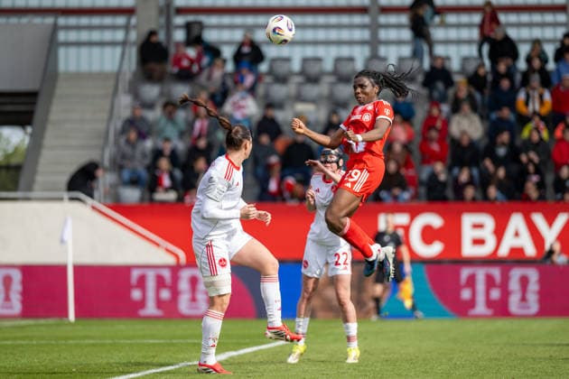 Edna Imade 29 FC Bayern Muenchen Kopfball, FC Bayern Frauen Muenchen 1 FC Nuernberg, Google Pixel Frauenbundesliga, 22 Spieltag, 28 03 26 DFB regulations prohibit any use of photographs as image sequences and or quasi video kolbert press Muenchen Bayern Germany Copyright: xkolbert-press UlrichxGamelx