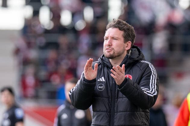 Trainer Thomas Oostendorp 1 FC Nuernberg , FC Bayern Frauen Muenchen 1 FC Nuernberg, Google Pixel Frauenbundesliga, 22 Spieltag, 28 03 26 DFB regulations prohibit any use of photographs as image sequences and or quasi video kolbert press Muenchen Bayern Germany Copyright: xkolbert-press UlrichxGamelx