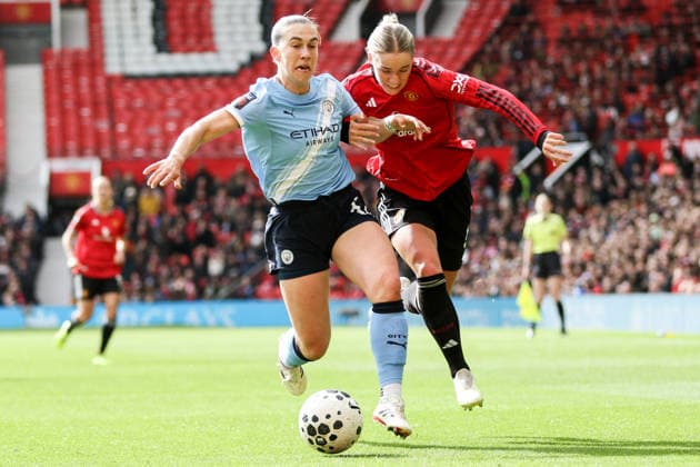 MANCHESTER, ENGLAND - March 28, 2026: Sam Coffey of Manchester City controls the ball during the Barclays Womens Super League match between Manchester United, ManU and Manchester City at Old Trafford on March 28, 2026 in Manchester, England. Copyright: xSeanxChandlerx xSPPx Sportspressphoto_SPR119840