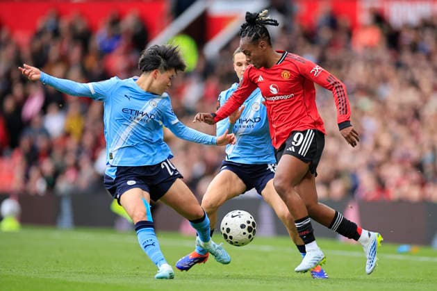 Manchester United, ManU Women v Manchester City Women, Women s Super League Melvine Malard (9) of Manchester United is challenged by Aoba Fujino (20) of Manchester City during the Women s Super League match between Manchester United Women and Manchester City Women at Old Trafford, Manchester, UK on 28 March 2026. Manchester Old Trafford Greater Manchester UK Editorial use only DataCo restrictions apply See www.football-dataco.com , Copyright: xConorxMolloyx PSI-23962-0027