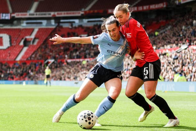 MANCHESTER, ENGLAND - March 28, 2026: Sam Coffey of Manchester City controls the ball during the Barclays Womens Super League match between Manchester United, ManU and Manchester City at Old Trafford on March 28, 2026 in Manchester, England. Copyright: xSeanxChandlerx xSPPx Sportspressphoto_SPR119844