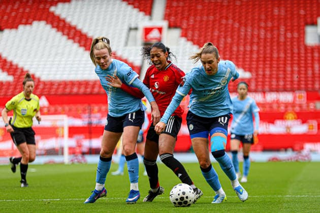 MANCHESTER, ENGLAND - March 28: Vivianne Miedema of Manchester City on the ball during the Barclays Womens Super League game between Manchester United, ManU and Manchester City at Old Trafford, March 28 in Manchester, England Copyright: xNataliexMincher SPPx Sportspressphoto_SPR119845
