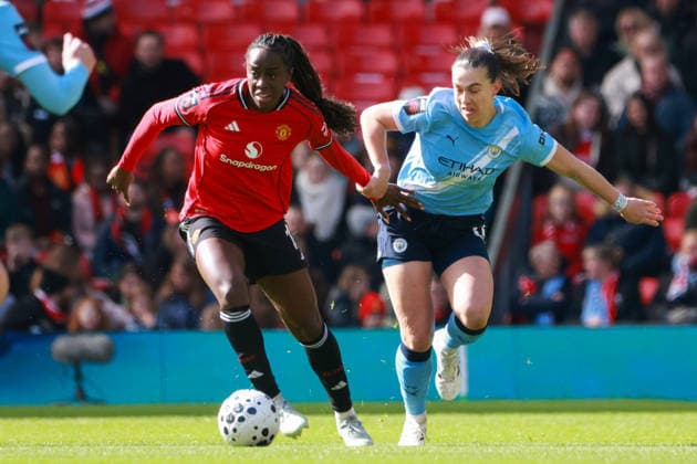 Manchester United, ManU Women v Manchester City Women - Women s Super League 25 26 Manchester United s Melvine Malard holds off Sam Coffey during match against Manchester City Women - Women s Super League WSL 25 26 28.03.2026 Manchester Old Trafford United Kingdom Copyright: xZacharyxLockex