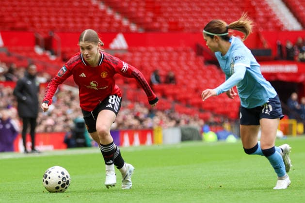 Manchester United, ManU Women v Manchester City Women - Women s Super League 25 26 Manchester United s Jessica Park taking on Yui Hasegawa during match against Manchester City Women - Women s Super League WSL 25 26 28.03.2026 Manchester Old Trafford United Kingdom Copyright: xZacharyxLockex