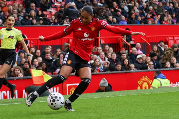 Manchester United, ManU Women v Manchester City Women - Women s Super League 25 26 Manchester United s Jayde Riviere crossing ball into the box during match against Manchester City Women - Women s Super League WSL 25 26 28.03.2026 Manchester Old Trafford United Kingdom Copyright: xZacharyxLockex