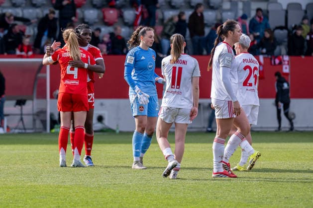 Glodis Perla Viggosdottir FC Bayern Muenchen Frauen, 04 is happy with Edna Imade FC Bayern Muenchen Frauen, 29 about the victory, the Nuremberg women around Lourdes Romero goalkeeper, 1 FC Nuremberg, 25 , Lara Meroni 1 FC Nuremberg, 11 and Aneta Polaskova 1 FC Nuremberg, 26 are accordingly disappointed GER, FC Bayern Muenchen Frauen vs 1 FC Nuremberg, Soccer, Google Pixel Womens Bundesliga, 22 Matchday, Season 2025 2026, 28 03 2026 DFL DFB REGULATIONS PROHIBIT ANY USE OF PHOTOGRAPHS as IMAGE SEQUENCES and or QUASI VIDEO GER, FC Bayern Muenchen Frauen vs 1 FC Nuernberg, Soccer, Google Pixel Womens Bundesliga, 22 Matchday, Season 2025 2026, 28 03 2026 Muenchen Copyright: xEibner-Pressefoto HeikexFeinerx EP_HFR