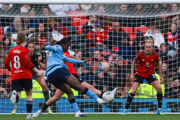Manchester United, ManU Women v Manchester City Women - Women s Super League 25 26 Manchester City s Khadija Bunny Shaw shooting during match against Manchester United - Women s Super League WSL 25 26 28.03.2026 Manchester Old Trafford United Kingdom Copyright: xZacharyxLockex