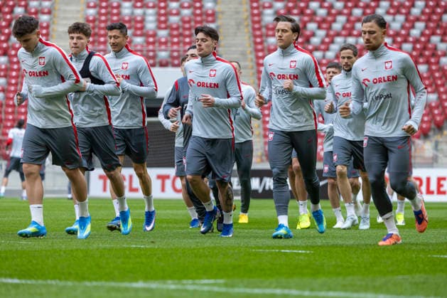 Practice session team Poland 28.03.2026 football, Warsaw, PGE National Stadium, Polish football national team, Nationalteam training session before FIFA World Cup, WM, Weltmeisterschaft, Fussball 2026 match Sweden - Poland image shows: from left: Oskar Pietuszewski, Filip Rozga, Robert Lewandowski, Nicola Zalewski, Piotr Zielinski, Tomasz Kedziora, Matty Cash photo Katarzyna Plewczynska Fotostyk Copyright: xKatarzynaxPlewczynskax 20260328FCTKPKAPL3082