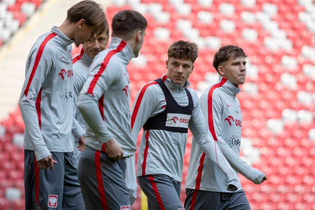 Practice session team Poland 28.03.2026 football, Warsaw, PGE National Stadium, Polish football national team, Nationalteam training session before FIFA World Cup, WM, Weltmeisterschaft, Fussball 2026 match Sweden - Poland image shows: Filip Rozga (2R) Oskar Pietuszewski (R) photo Katarzyna Plewczynska Fotostyk Copyright: xKatarzynaxPlewczynskax 20260328FCTKPKAPL3051