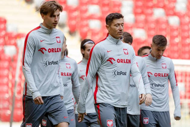 Practice session team Poland 28.03.2026 football, Warsaw, PGE National Stadium, Polish football national team, Nationalteam training session before FIFA World Cup, WM, Weltmeisterschaft, Fussball 2026 match Sweden - Poland image shows: Wojciech Urbanski (L) Robert Lewandowski (C) photo Katarzyna Plewczynska Fotostyk Copyright: xKatarzynaxPlewczynskax 20260328FCTKPKAPL3058