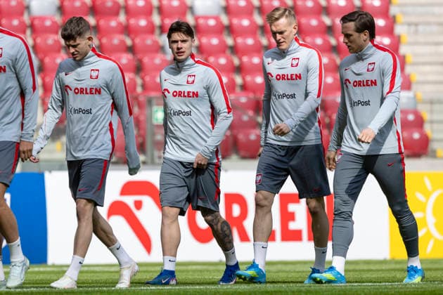 Practice session team Poland 28.03.2026 football, Warsaw, PGE National Stadium, Polish football national team, Nationalteam training session before FIFA World Cup, WM, Weltmeisterschaft, Fussball 2026 match Sweden - Poland image shows: from left: Sebastian Szymanski, Nicola Zalewski, Karol Swiderski, Piotr Zielinski photo Katarzyna Plewczynska Fotostyk Copyright: xKatarzynaxPlewczynskax 20260328FCTKPKAPL3063