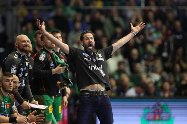 28 03 2026, xtgx, Handball, Daikin HBL, SC Magdeburg Füchse Berlin v l Bennet Wiegert Magdeburg, coach gives instructions, gestures with his arms, gesticulates, gives instructions Complains, complains, scolds Magdeburg