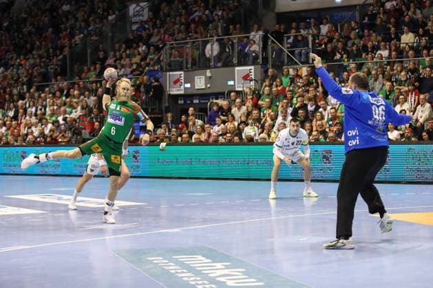 28 03 2026, xtgx, Handball, Daikin HBL, SC Magdeburg Füchse Berlin v l Matthias Musche Magdeburg, 6 wirft Tor, Torschuetze, erzielt Tor, Treffer, scores the goal Siebenmeter Magdeburg