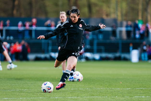 Google Pixel Womens Bundesliga 1 FC Köln Eintracht Frankfurt 28 03 2026 Sara Doorsoun Eintracht Frankfurt, 23 on the ball Google Pixel Womens Bundesliga 1 FC Köln Eintracht Frankfurt Köln, Franz Kremer Stadion 28 03 2025 DFB REGULATIONS PROHIBIT ANY USE OF PHOTOGRAPHS AS IMAGE SEQUENCES AND OR QUASI VIDEO Copyright: xBEAUTIFULxSPORTS Freisenx