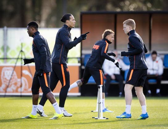 Dutch national soccer team prepares for friendly match Dutch national soccer player Virgil van Dijk (2-L) attends a training session of the team in Zeist, Netherlands, 28 March 2026. The Dutch team prepares for the upcoming friendly match against Ecuador. Zeist Netherlands  Copyright: xSEMxVANxDERxWALx
