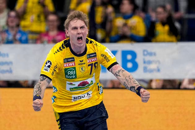 Goalscorer Edwin Aspenbäck RNL, 78 , Rhein Neckar Löwen player, celebrates a goal, cheer, cheer, goal celebration, celebrate the goal, goal, celebration, cheers about the goal, rejoicing, joy, optimistic, positive, game scene, highlight, single picture, single photo, action, action, 28 03 2026, Mannheim Germany , Handball, Bundesliga, Rhein Neckar Löwen HSG Wetzlar xozx
