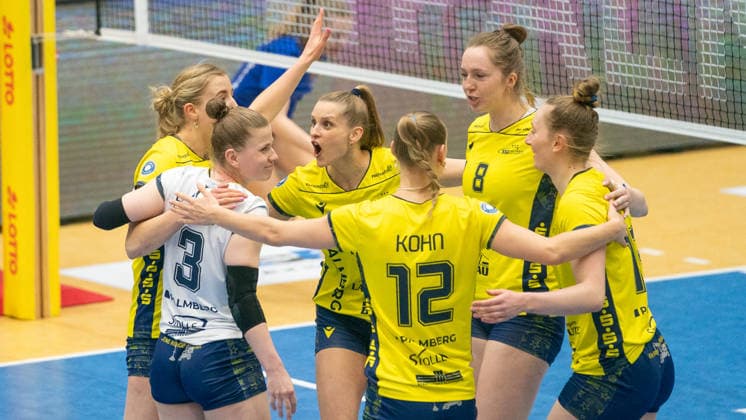 28 3 2026, Volleyball, Women, VBL, 1 VBL, 1 Volleyball Bundesliga, Playoff, Quarterfinals, 3 Game, SSC Palmberg Schwerin Ladies in Black Aachen The volleyball players of SSC Palmberg Schwerin cheer Schwerin Palmberg Arena Mecklenburg-Vorpommern Germany